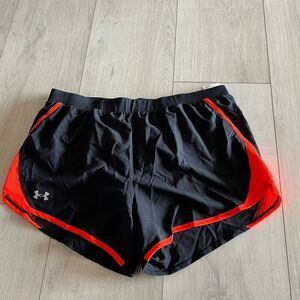 Under armour women shorts size L